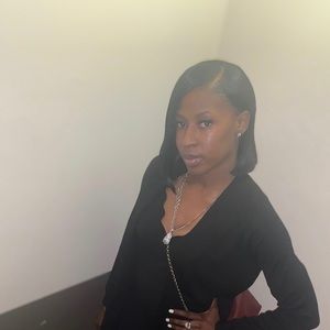 Meet your Posher, Tia